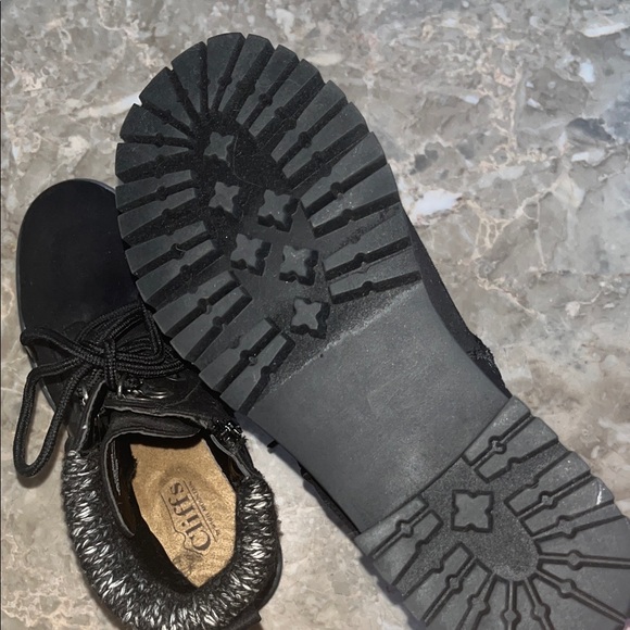 Cliffs Black Ankle Boots with Knit Trim - Picture 6 of 7